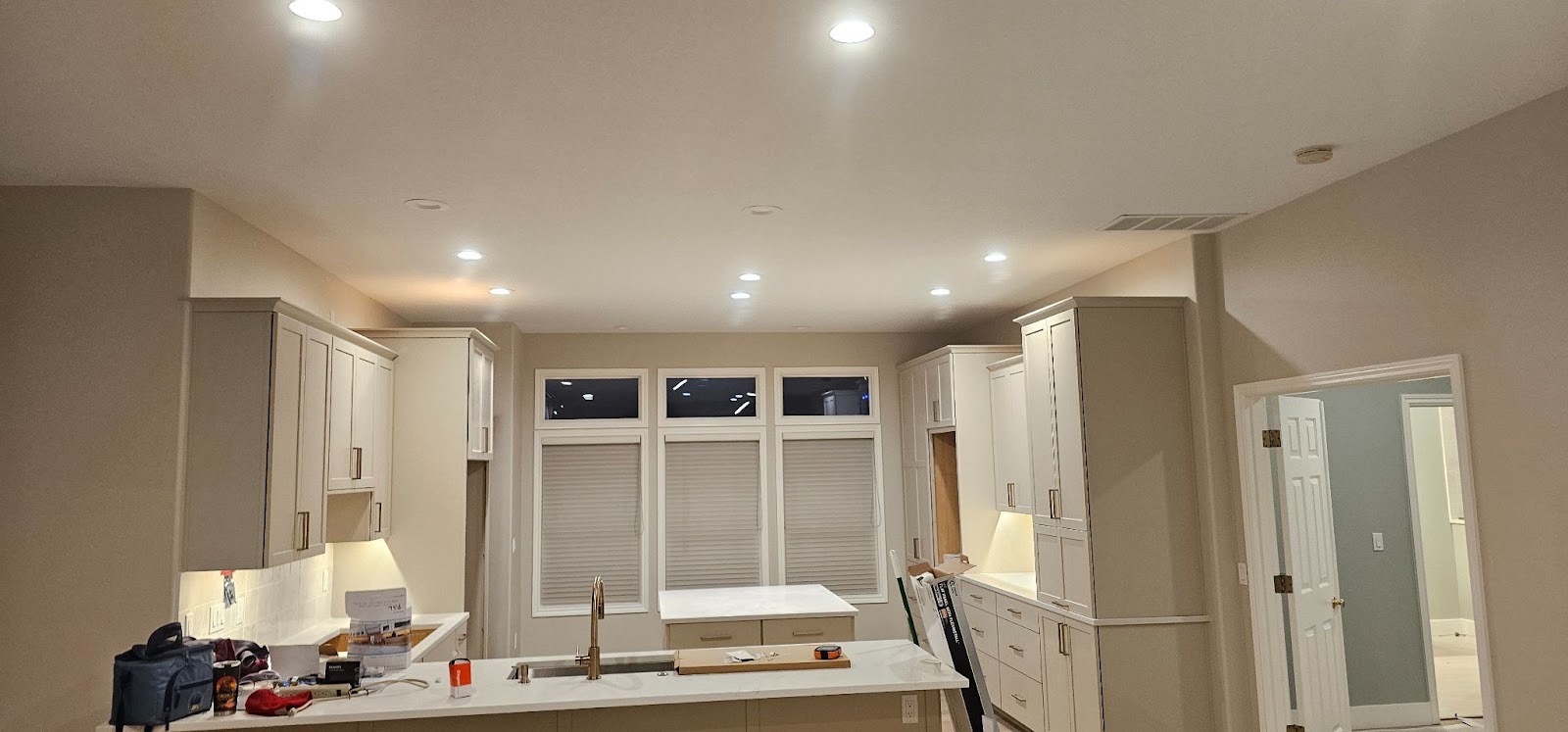 Recessed can lighting and ceiling smoke detector installed in a Vancouver, WA kitchen and great room by Brightwise Electric